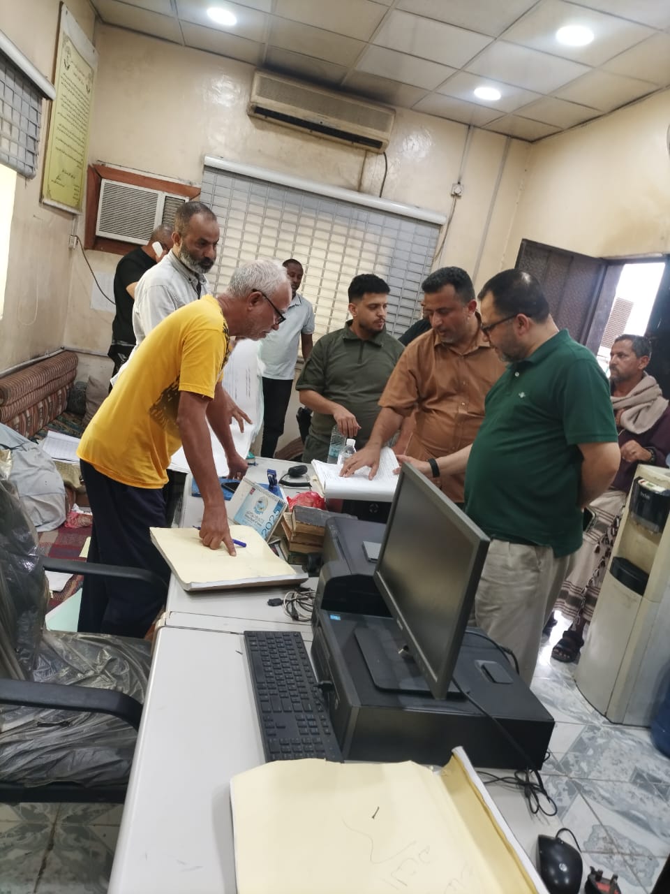 وزير الكهرباء والطاقة يطلع على جاهزية مراكز الطوارئ ويشيد بجهود الفرق الفنية - وزير الكهرباء والطاقة يطلع على جاهزية مراكز الطوارئ ويشيد بجهود الفرق الفنية -